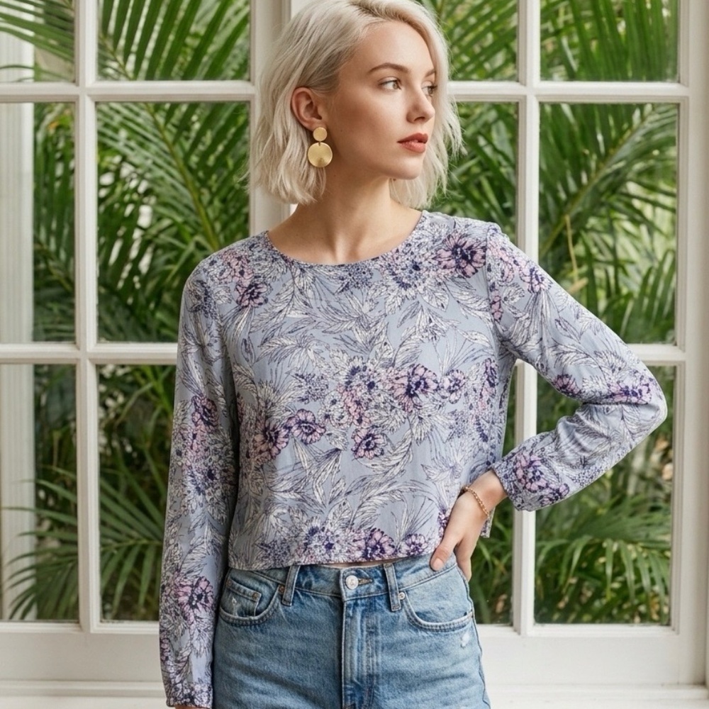 ASTR Floral Long Sleeve Boxy Cropped Top Women's Size Medium Buttoned Back
